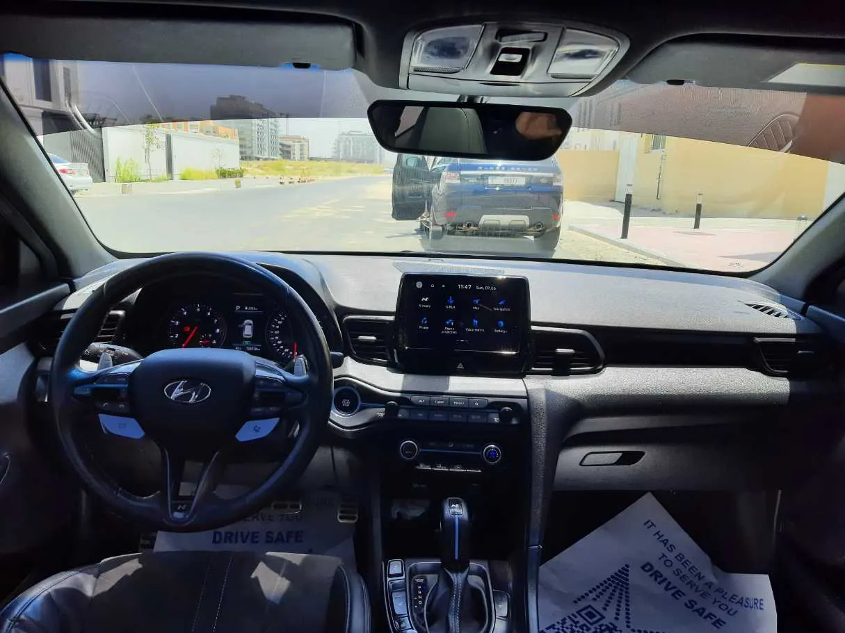 Car image 14