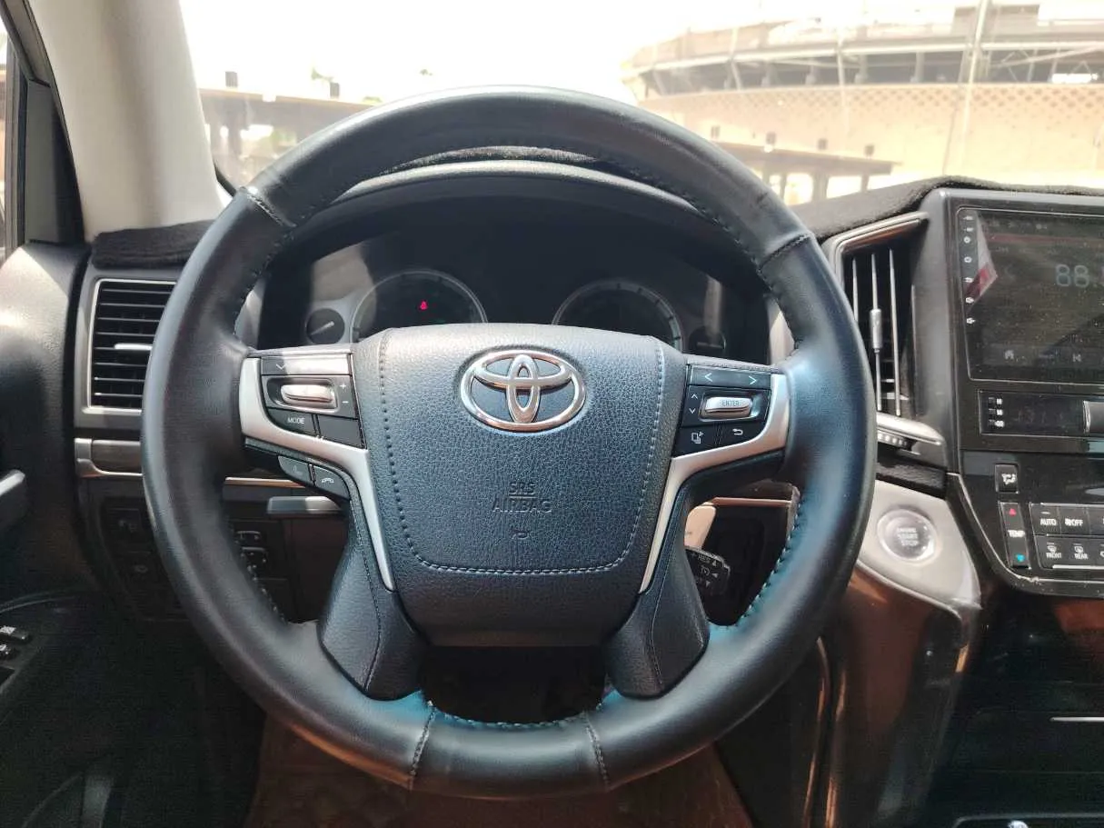 Car image 22