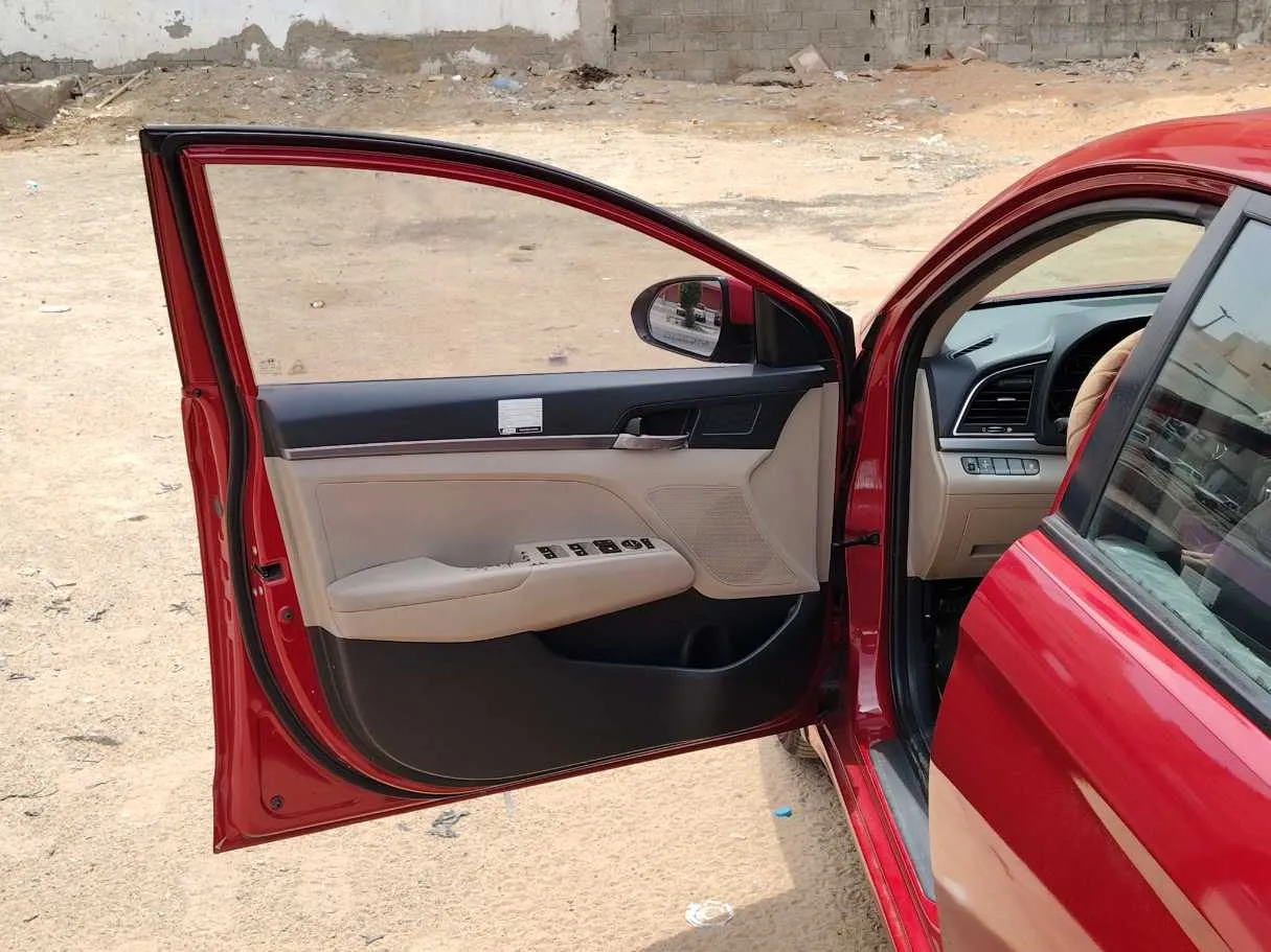 Car image 11
