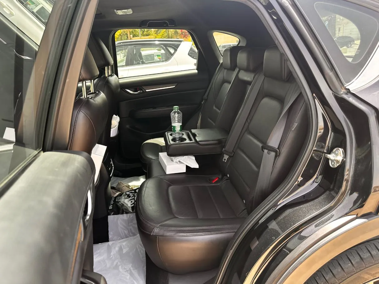 Car image 14