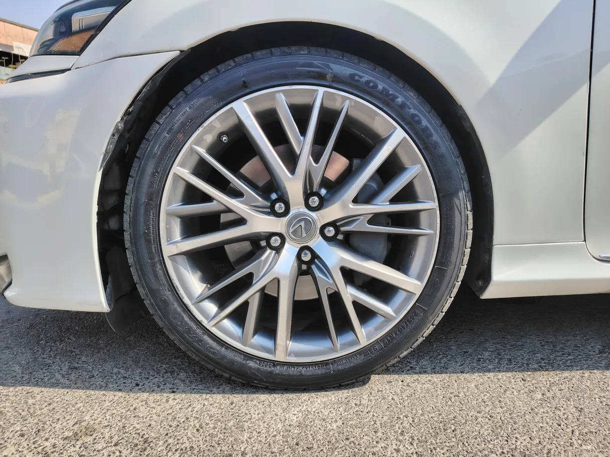 Car image 9