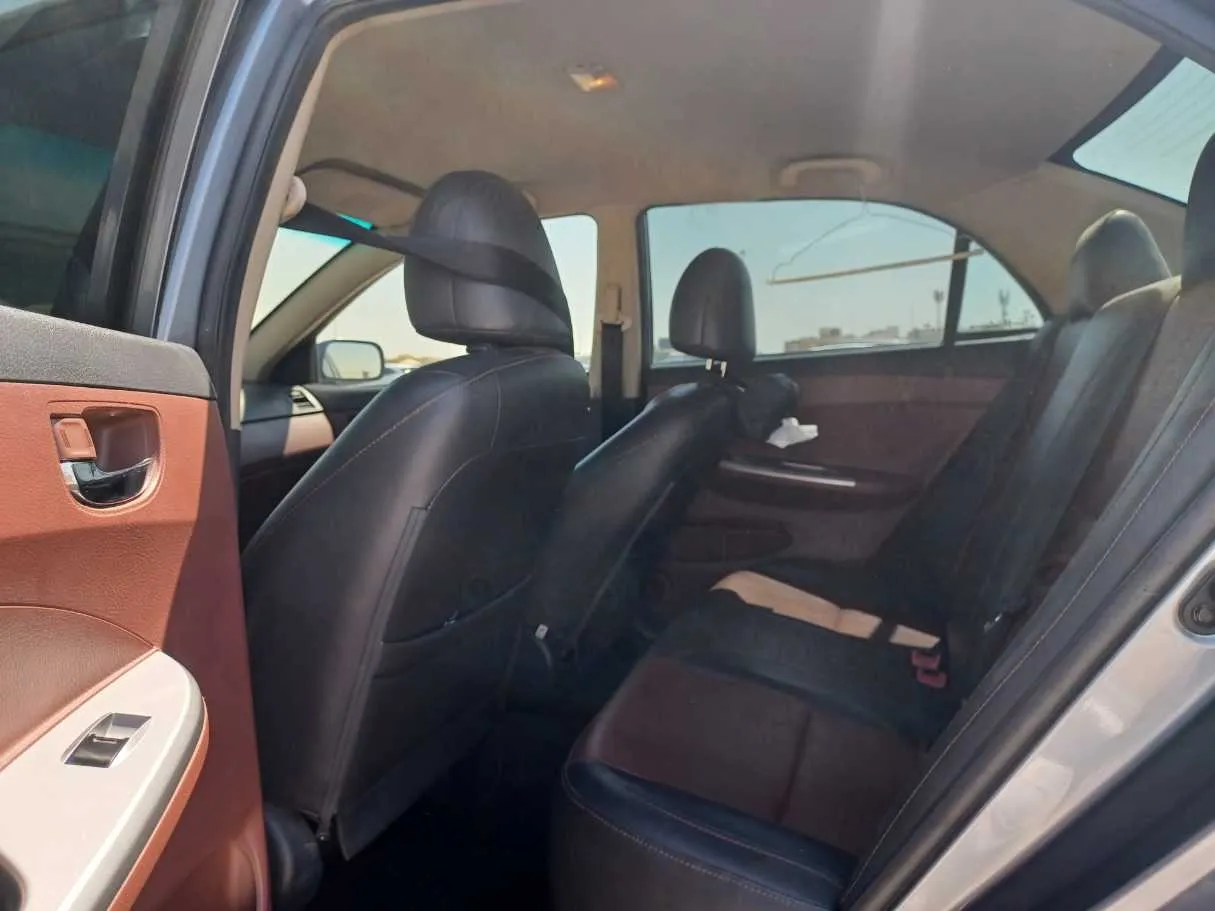 Car image 15