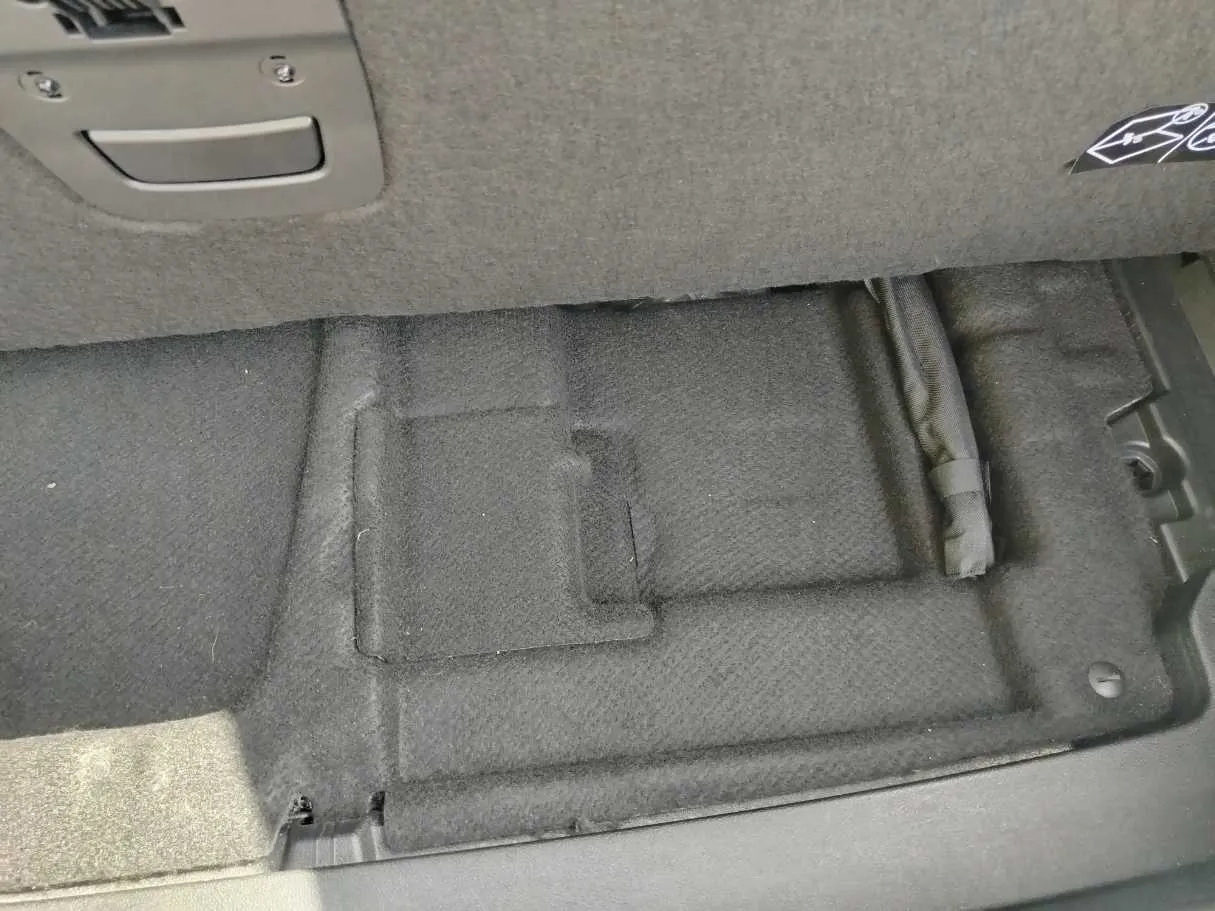 Car image 42