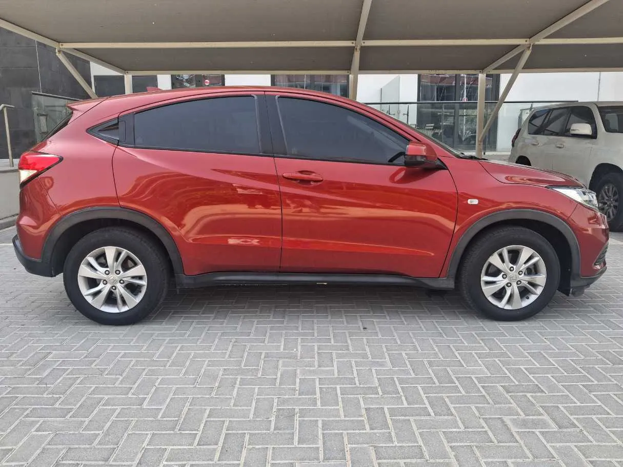 Car image 8