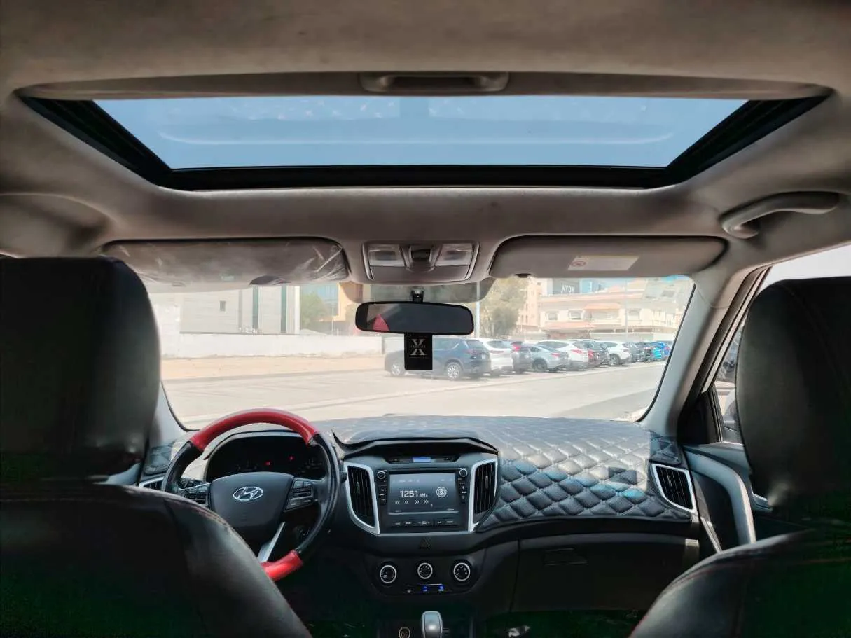Car image 17