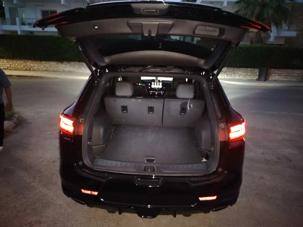 Car image 28