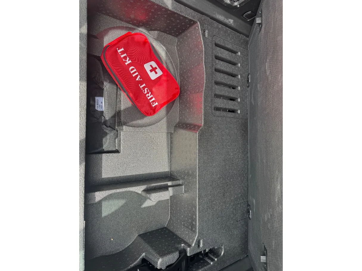 Car image 20