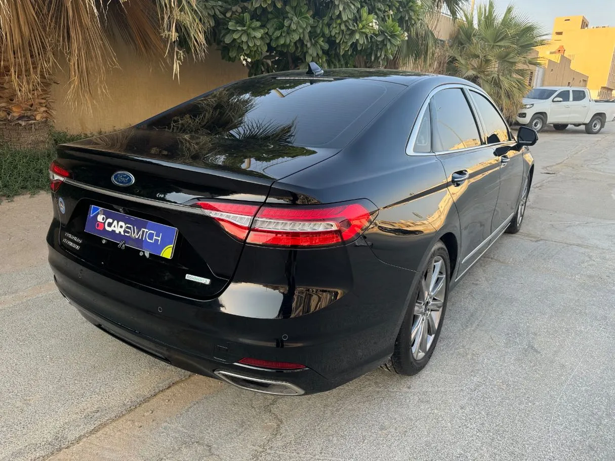 Car image 5