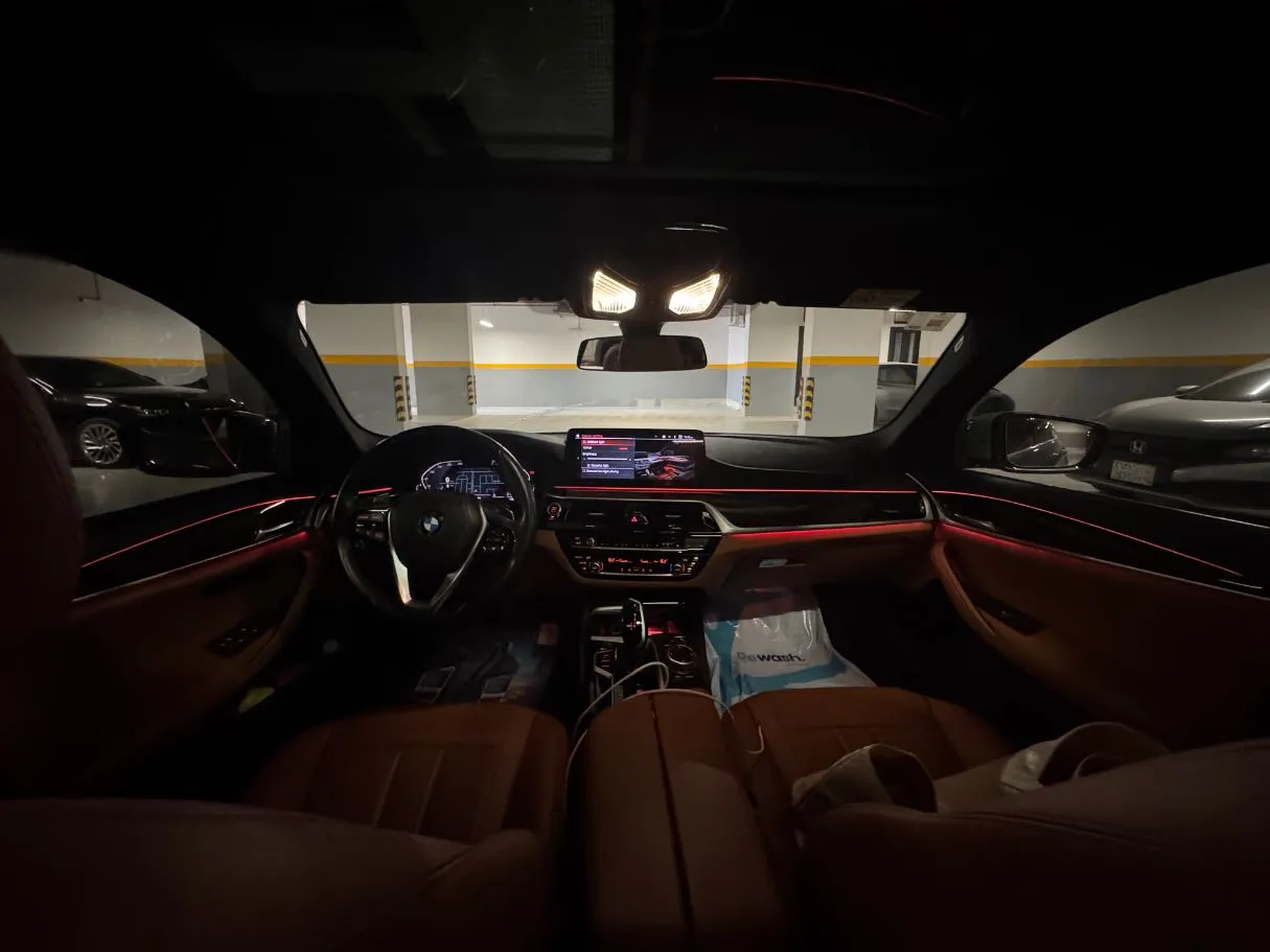 Car image 14