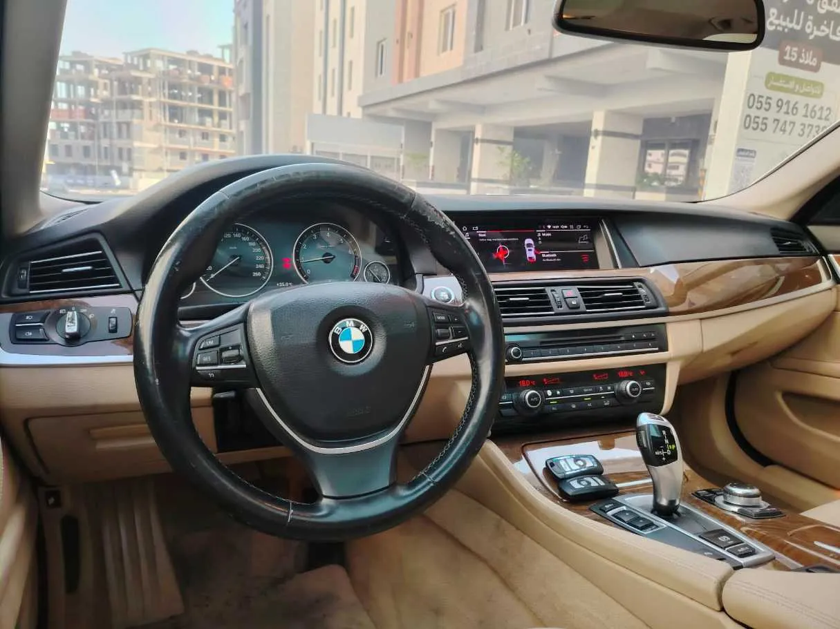 Car image 26