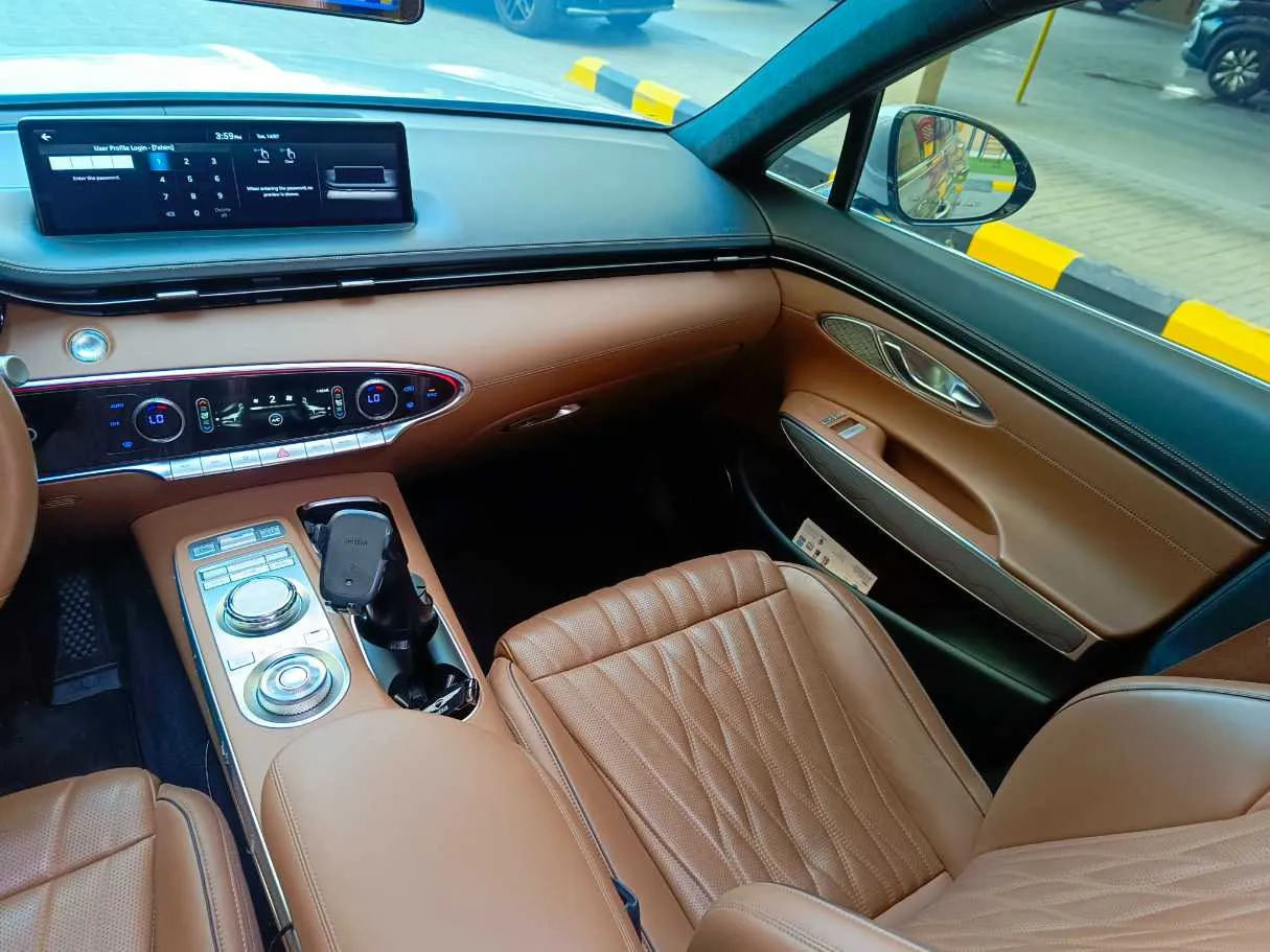 Car image 25