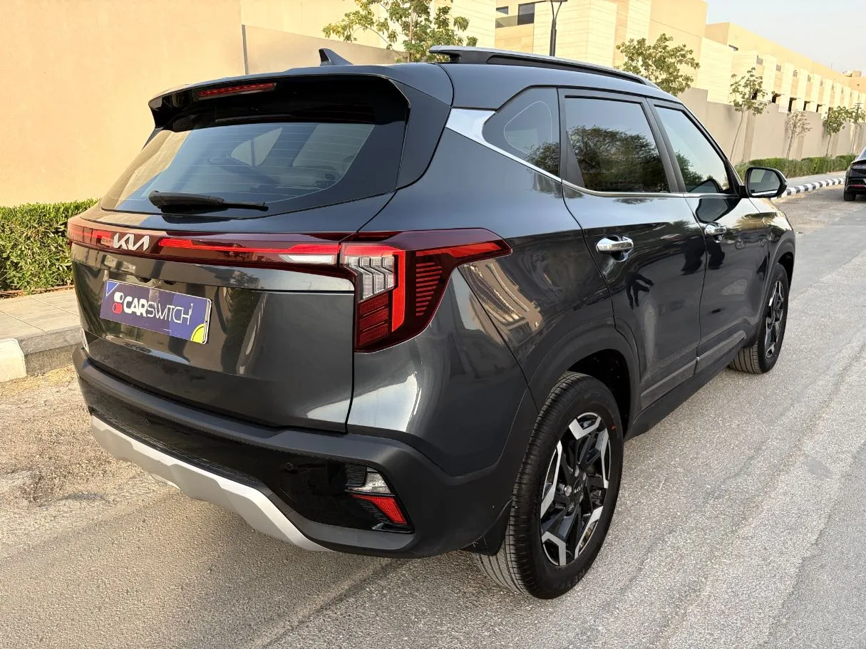 Car image 5