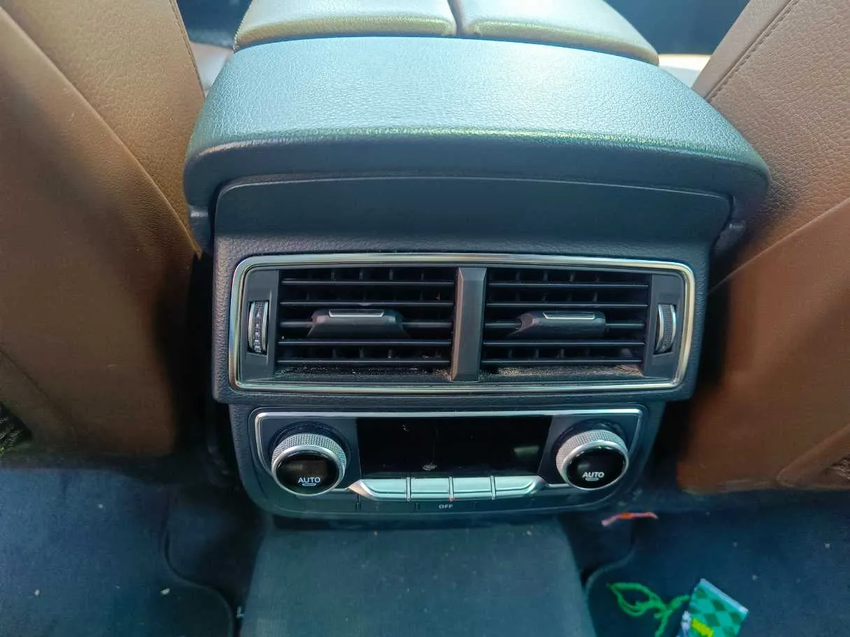 Car image 36
