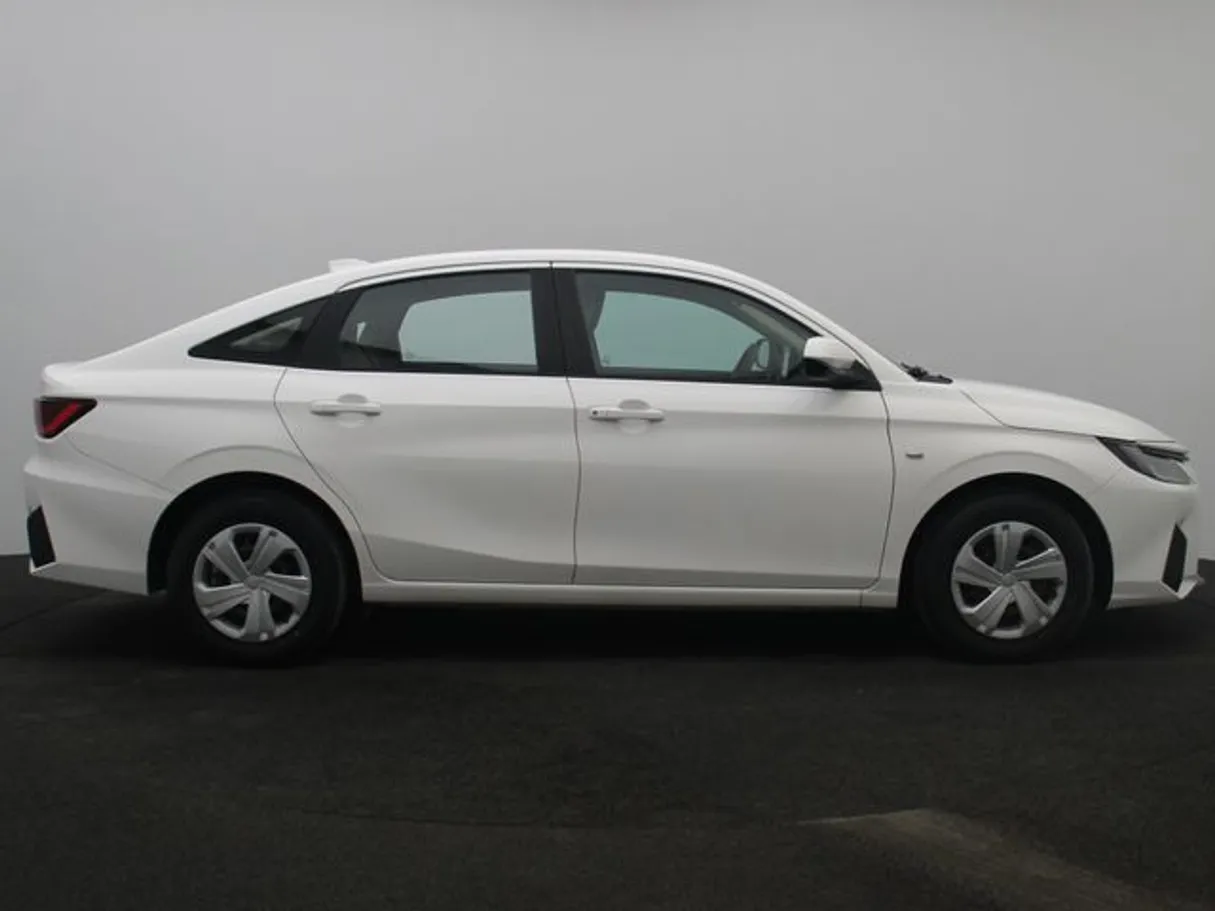 Car image 13