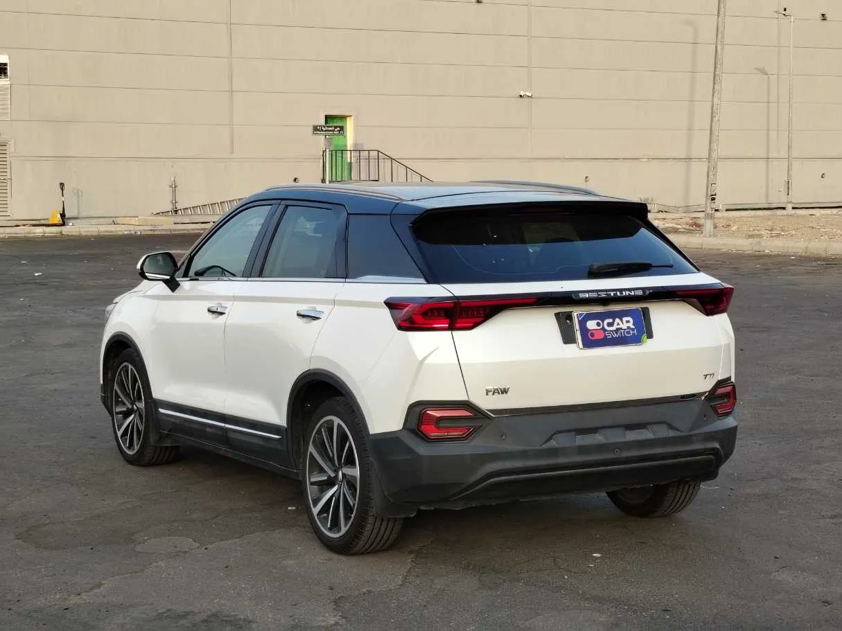 Car image 7