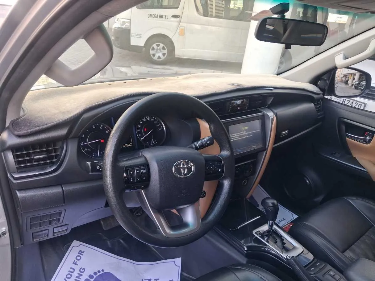 Car image 11