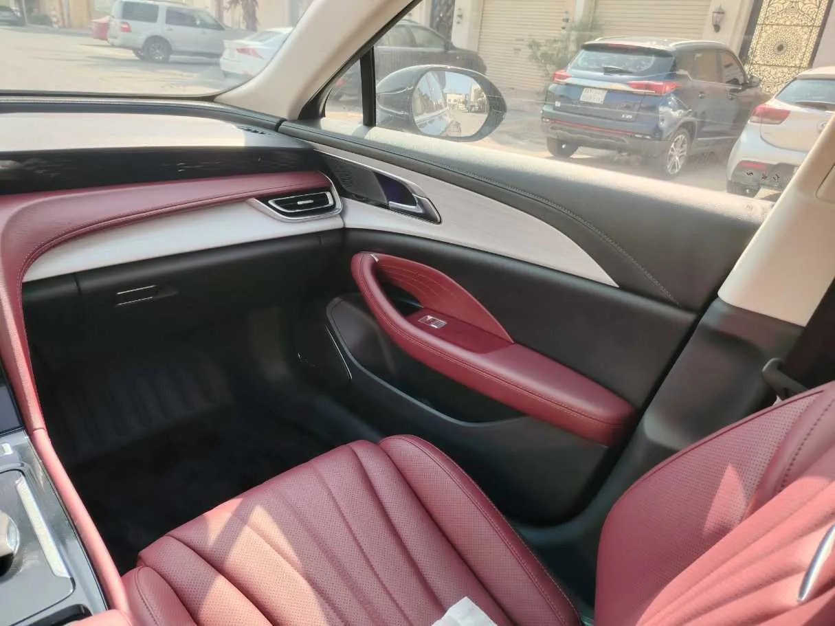 Car image 24