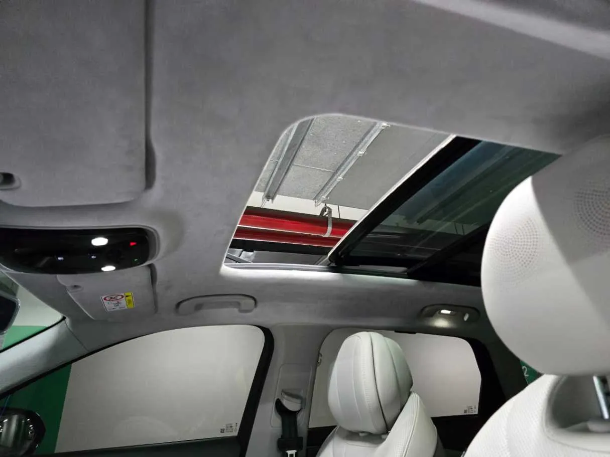 Car image 25