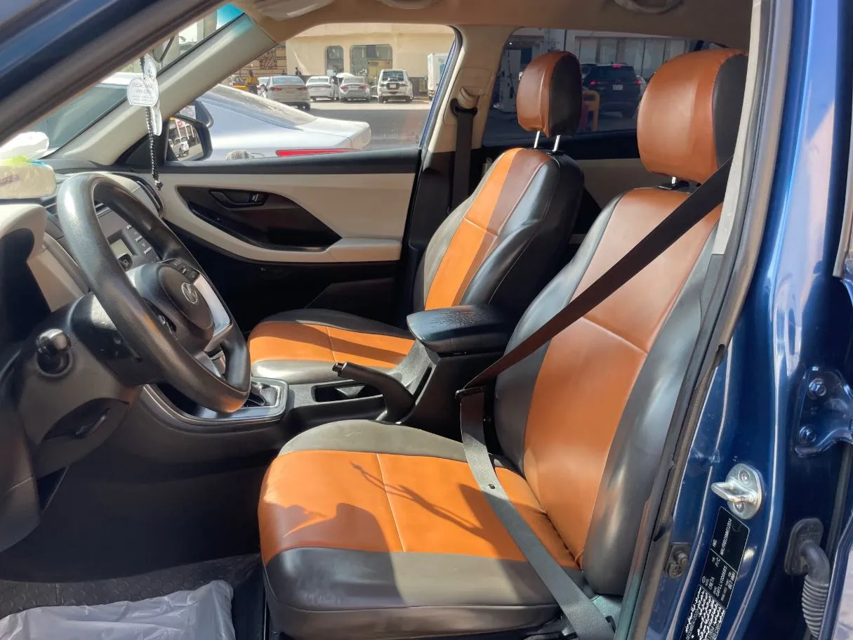 Car image 13