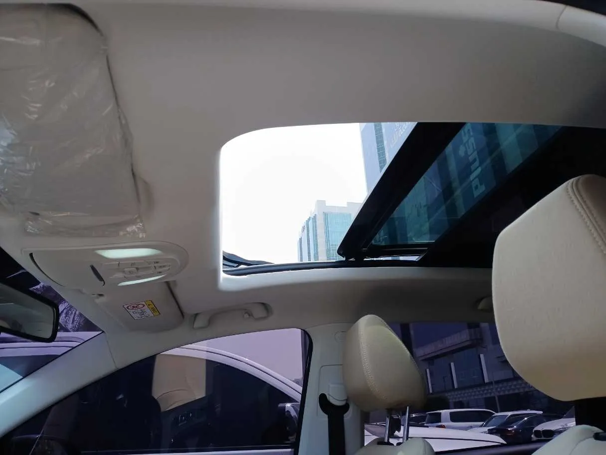Car image 19