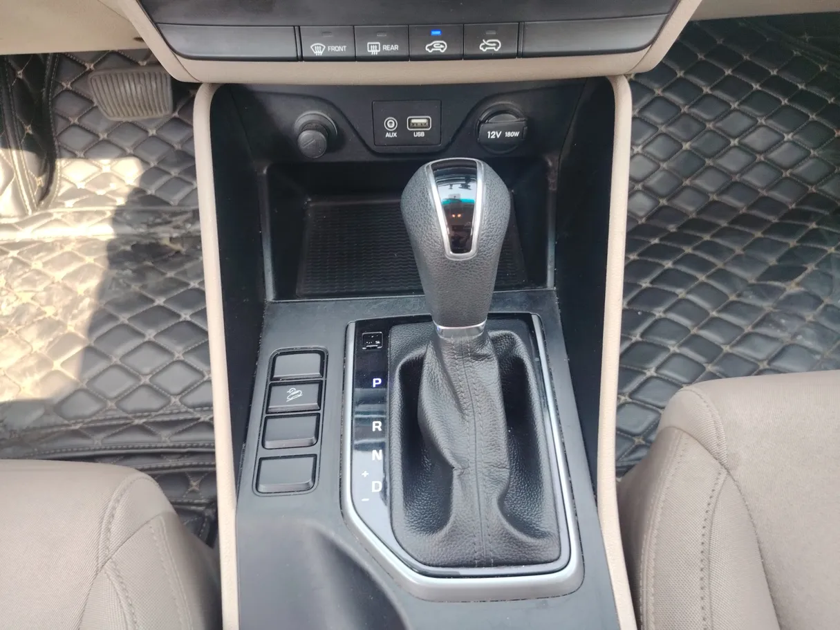 Car image 19