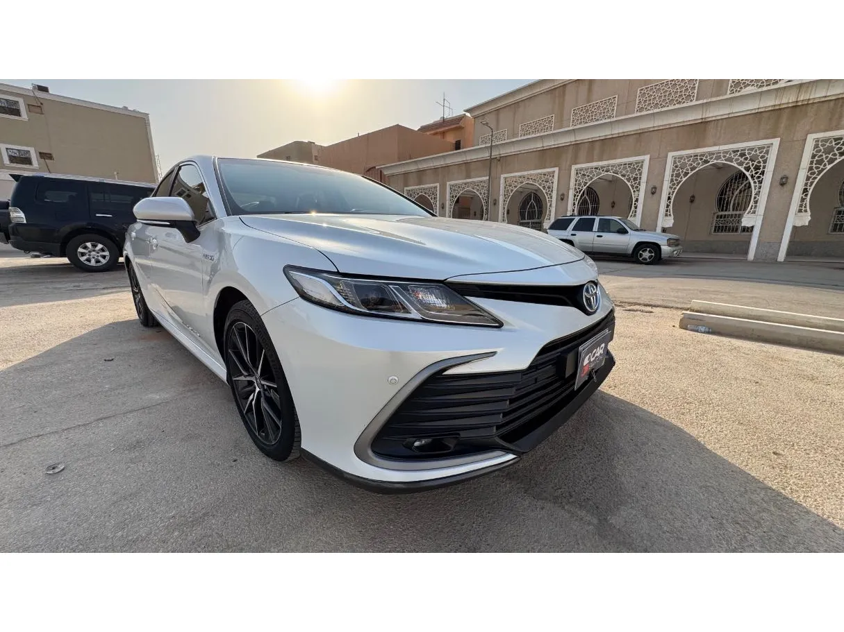 Car image 3