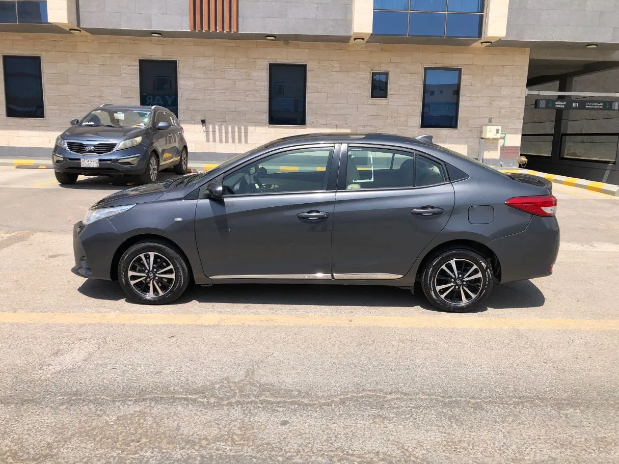 Car image 8