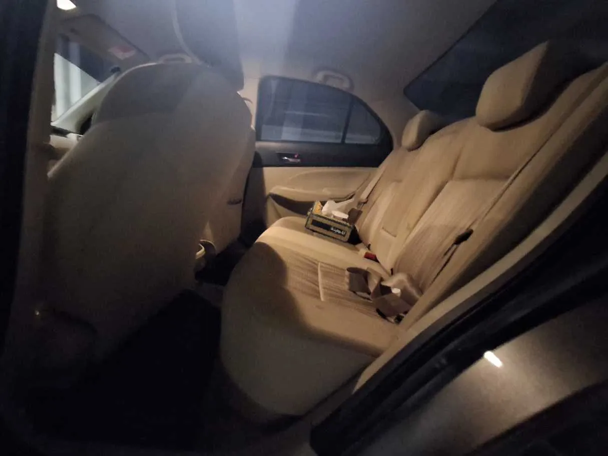 Car image 13