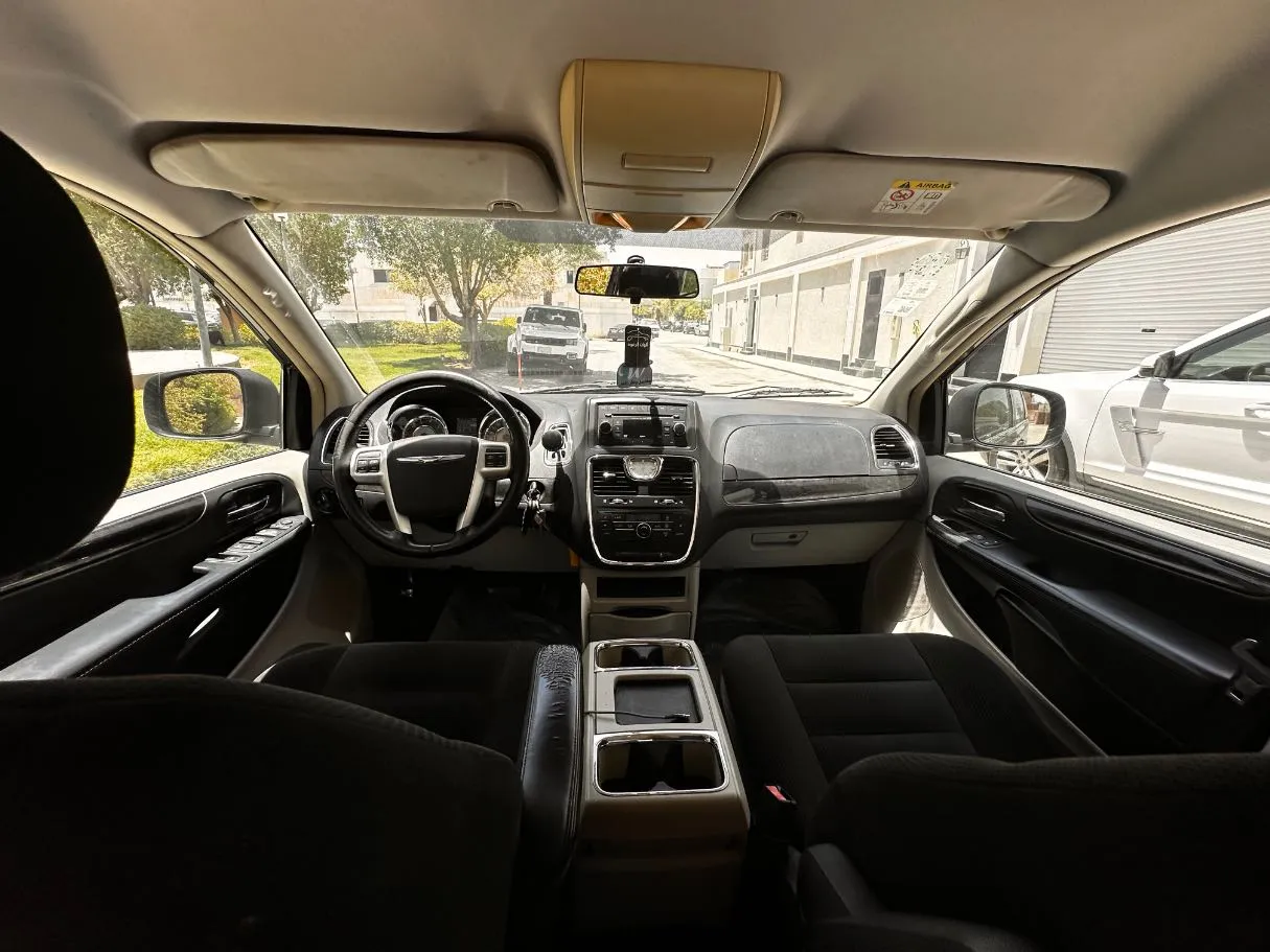 Car image 16
