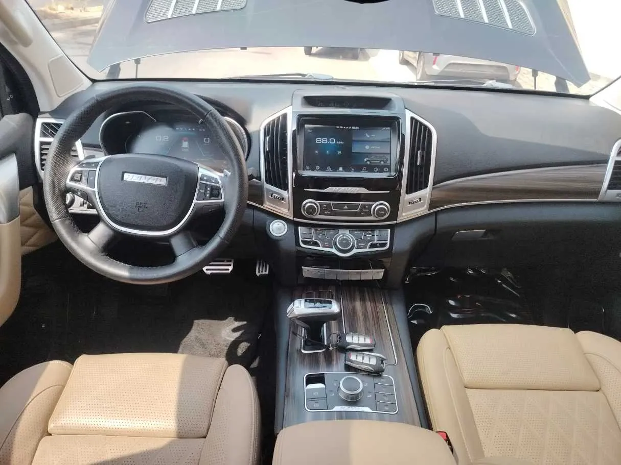 Car image 25