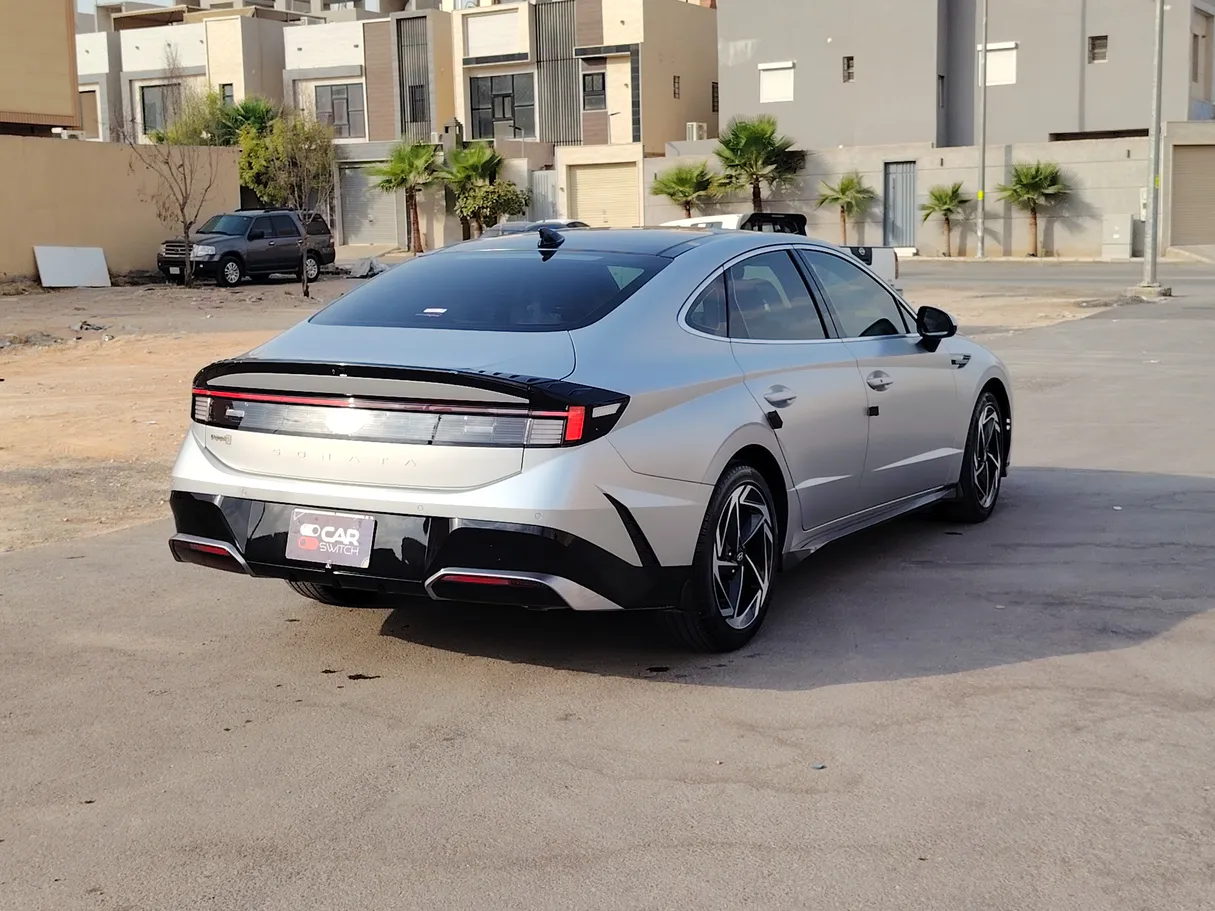 Car image 5