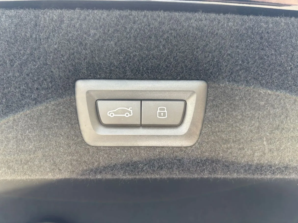 Car image 36