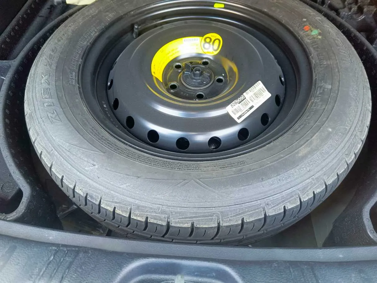 Car image 30