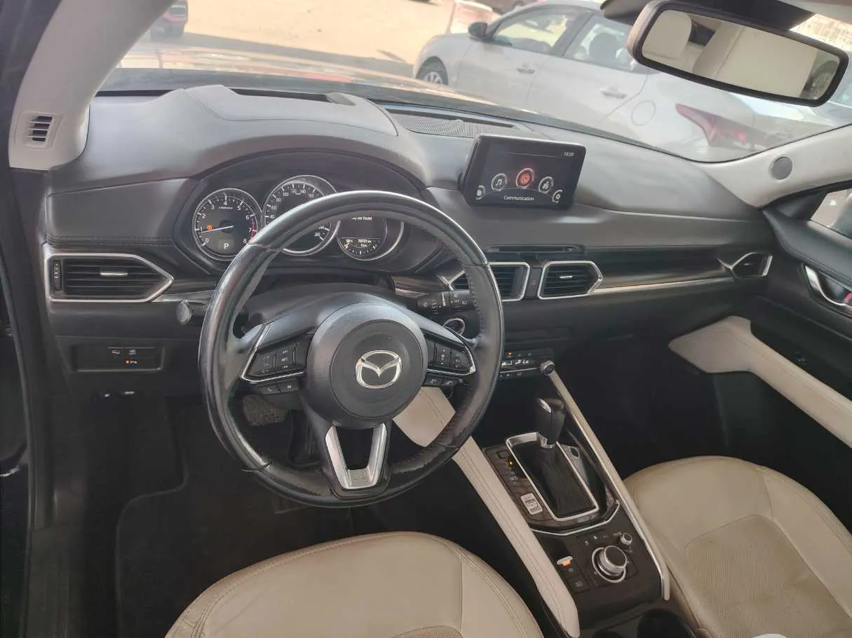 Car image 16