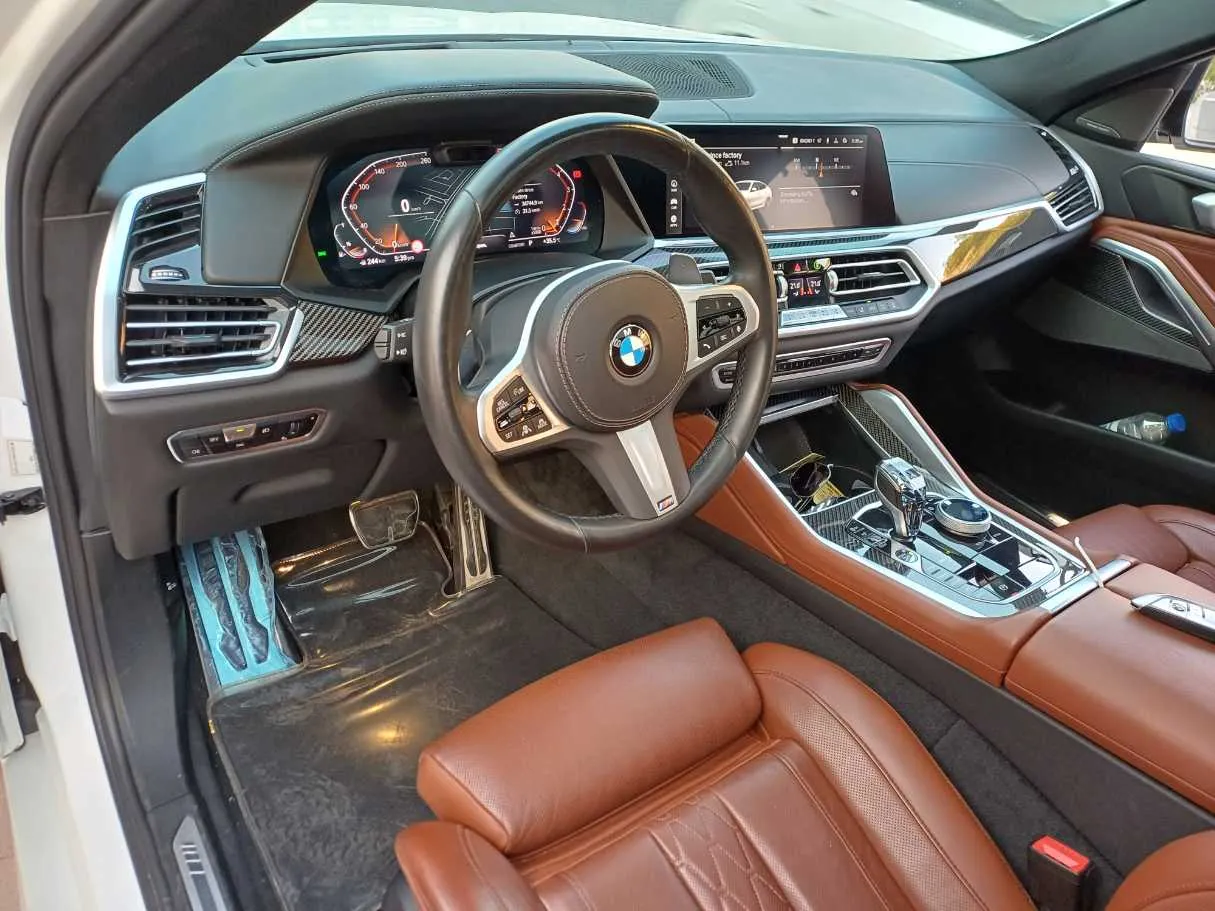 Car image 11