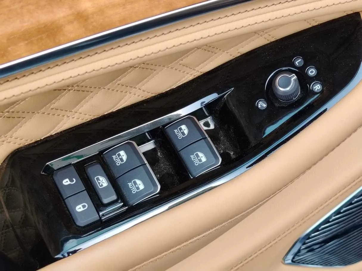 Car image 38