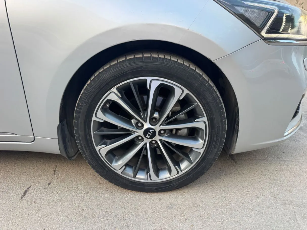 Car image 20