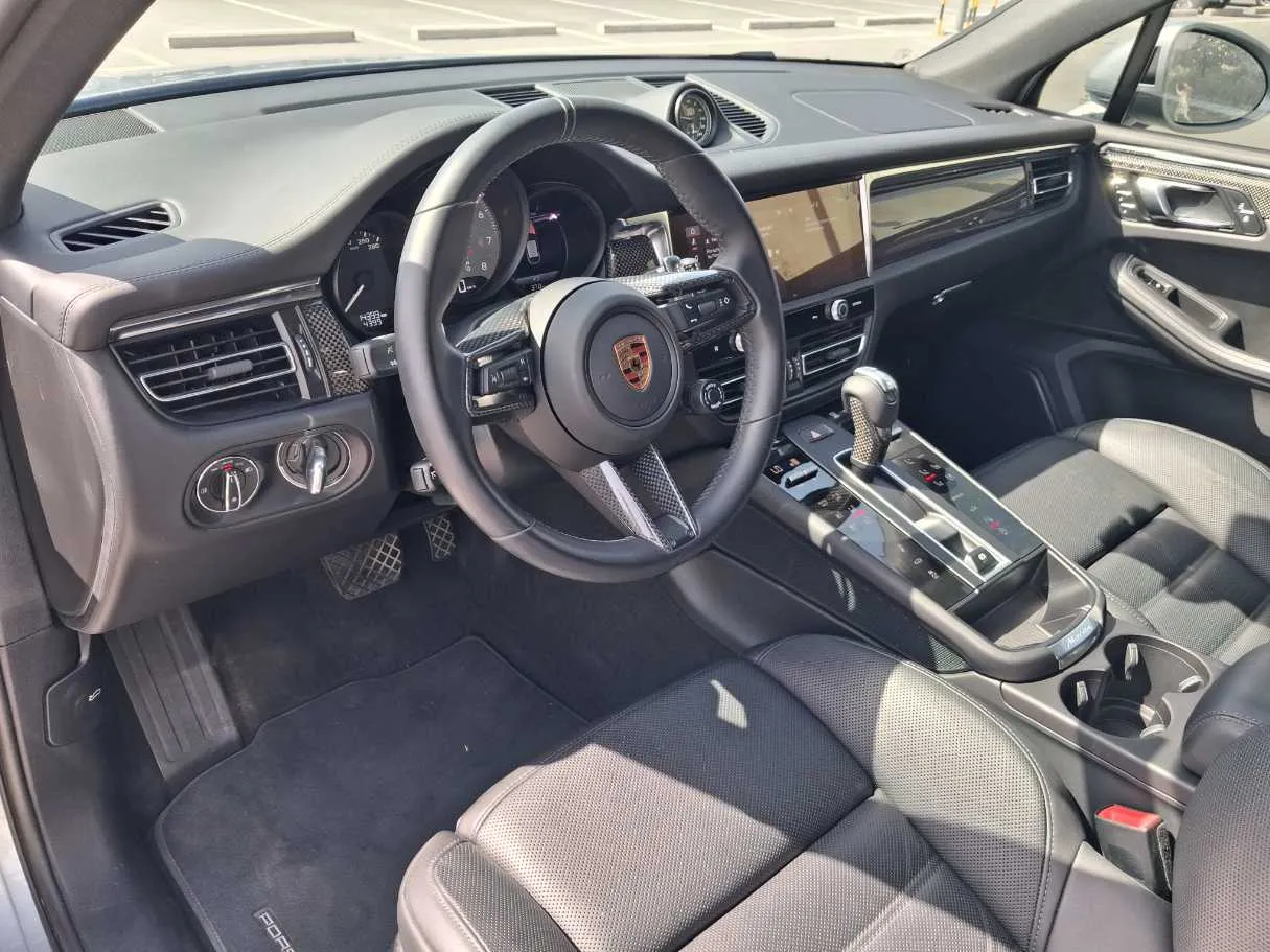Car image 10