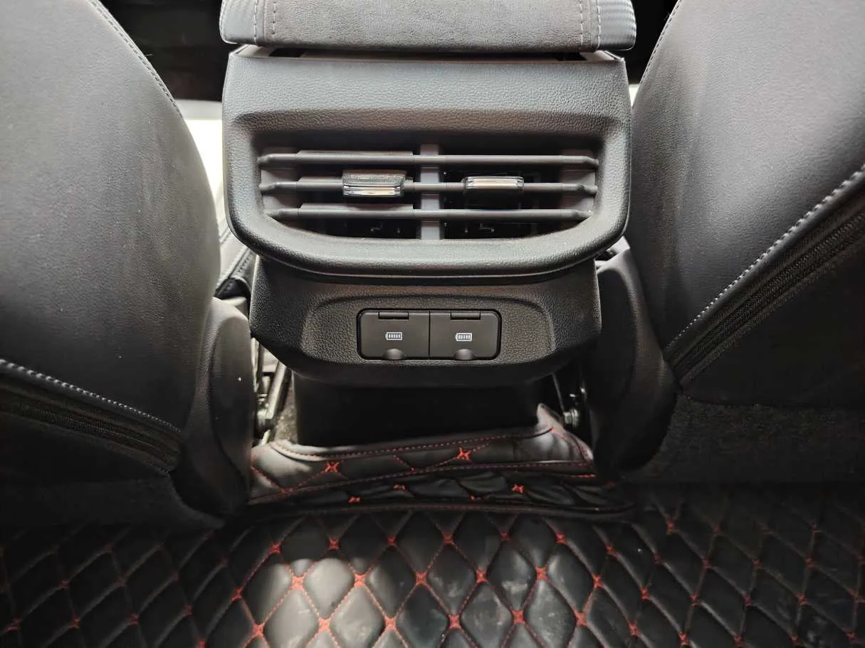 Car image 29