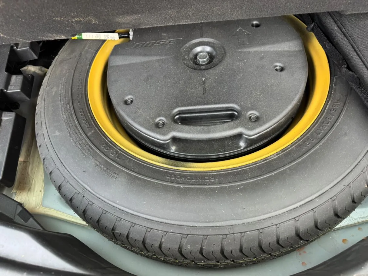 Car image 19