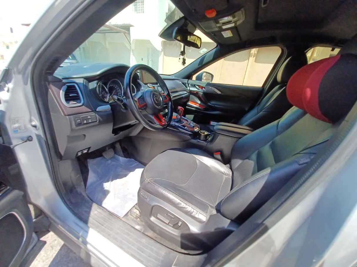 Car image 10