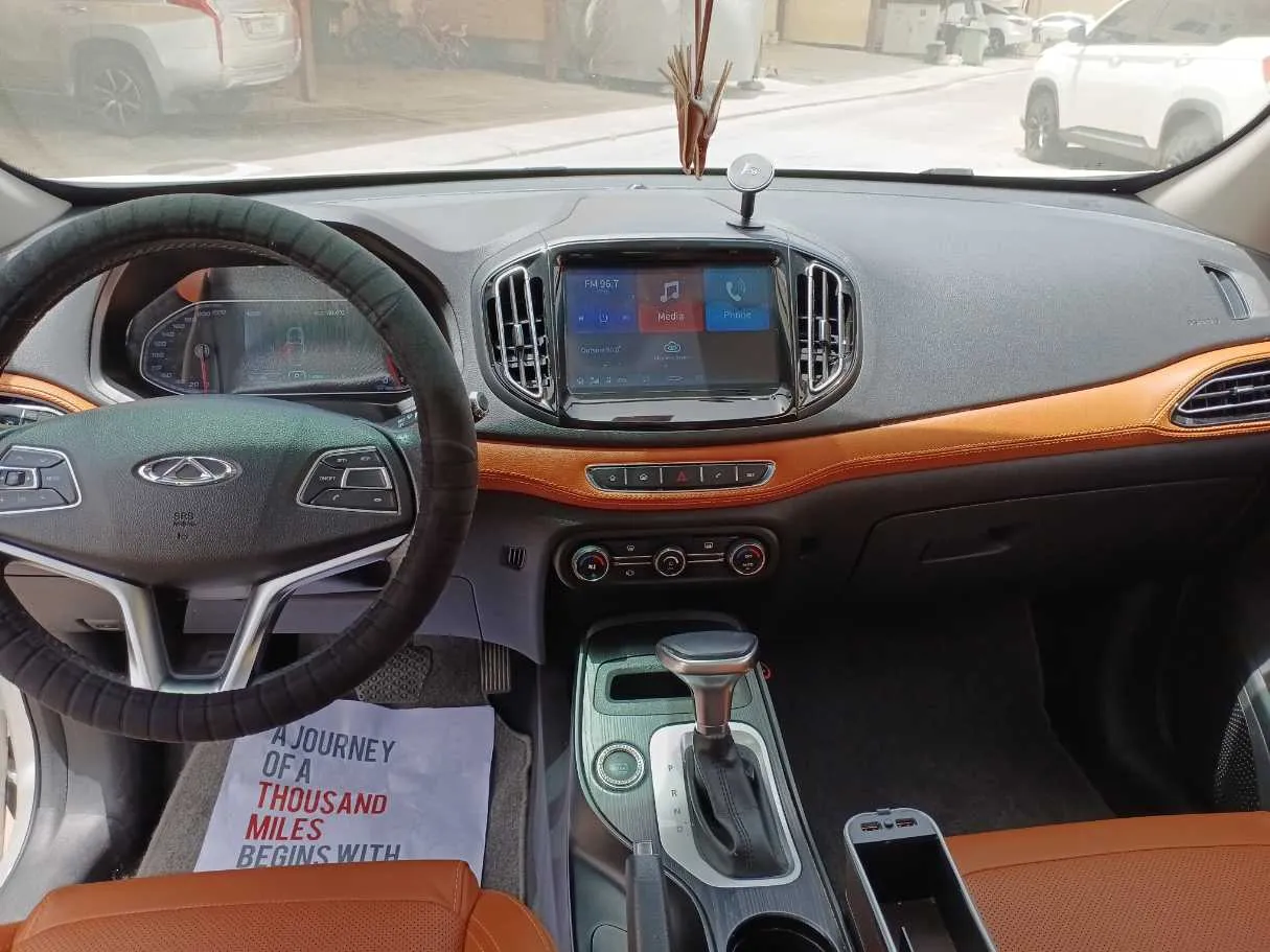 Car image 14