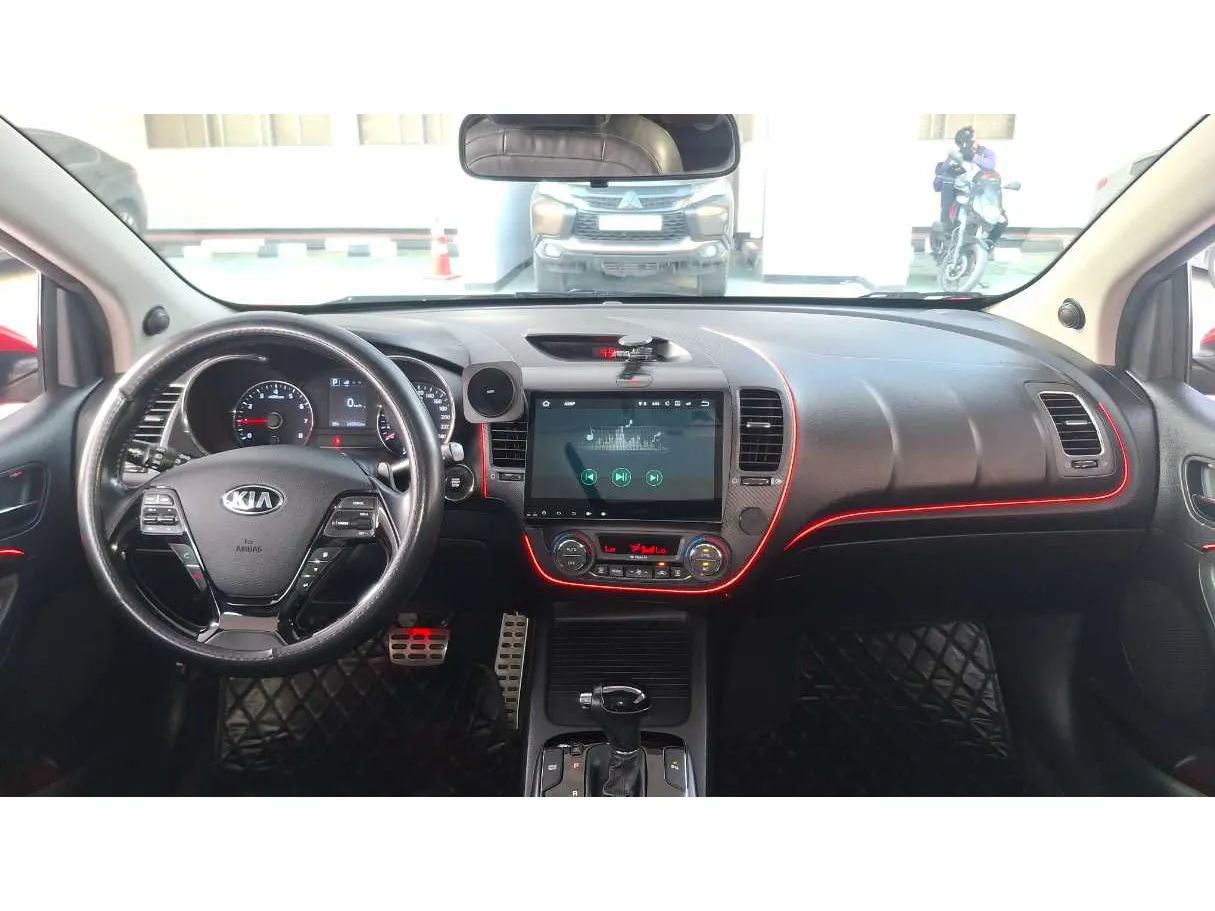 Car image 16