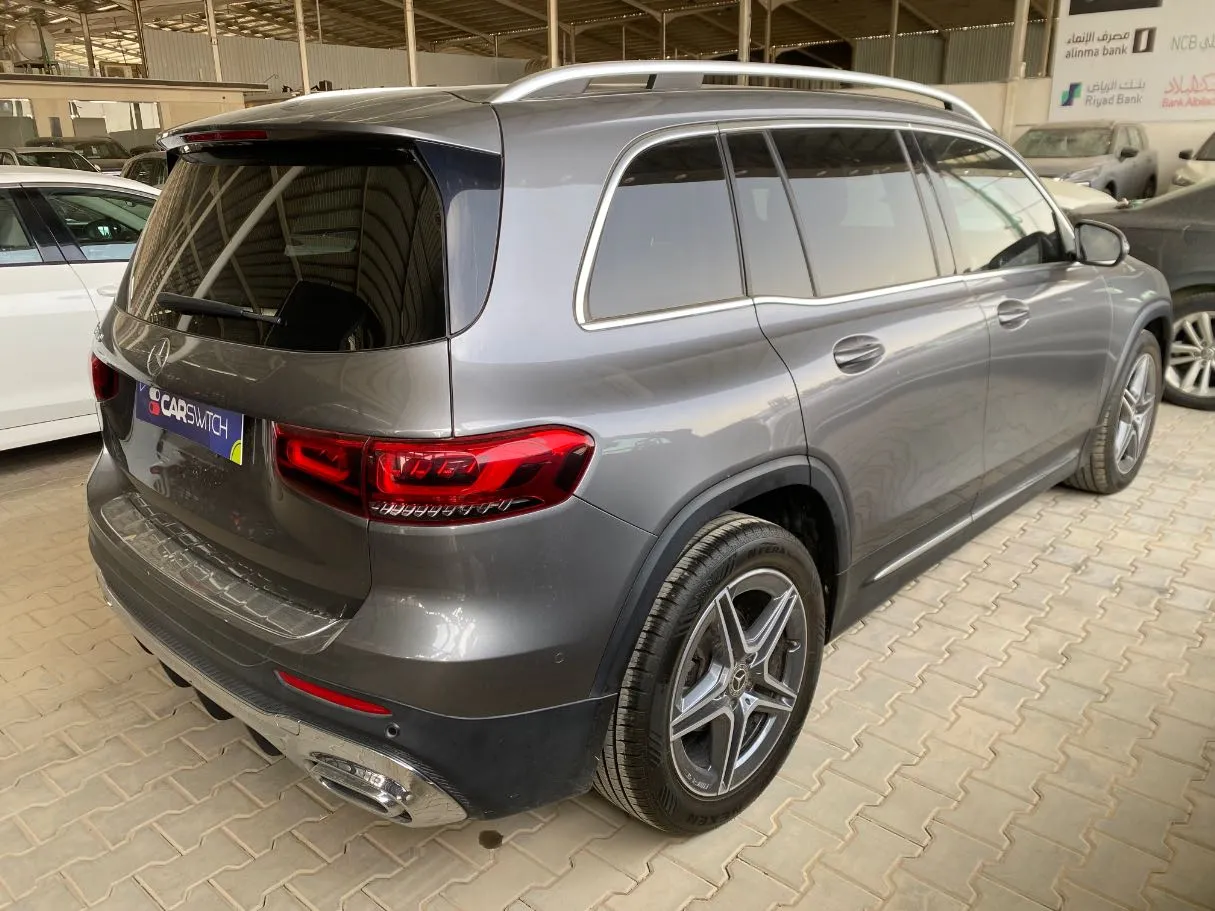 Car image 5