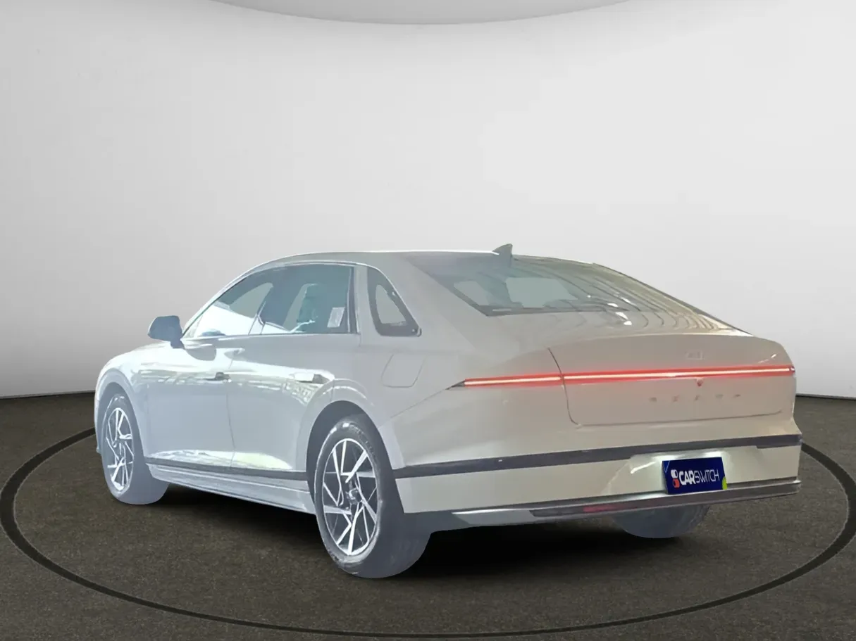 Car image 6