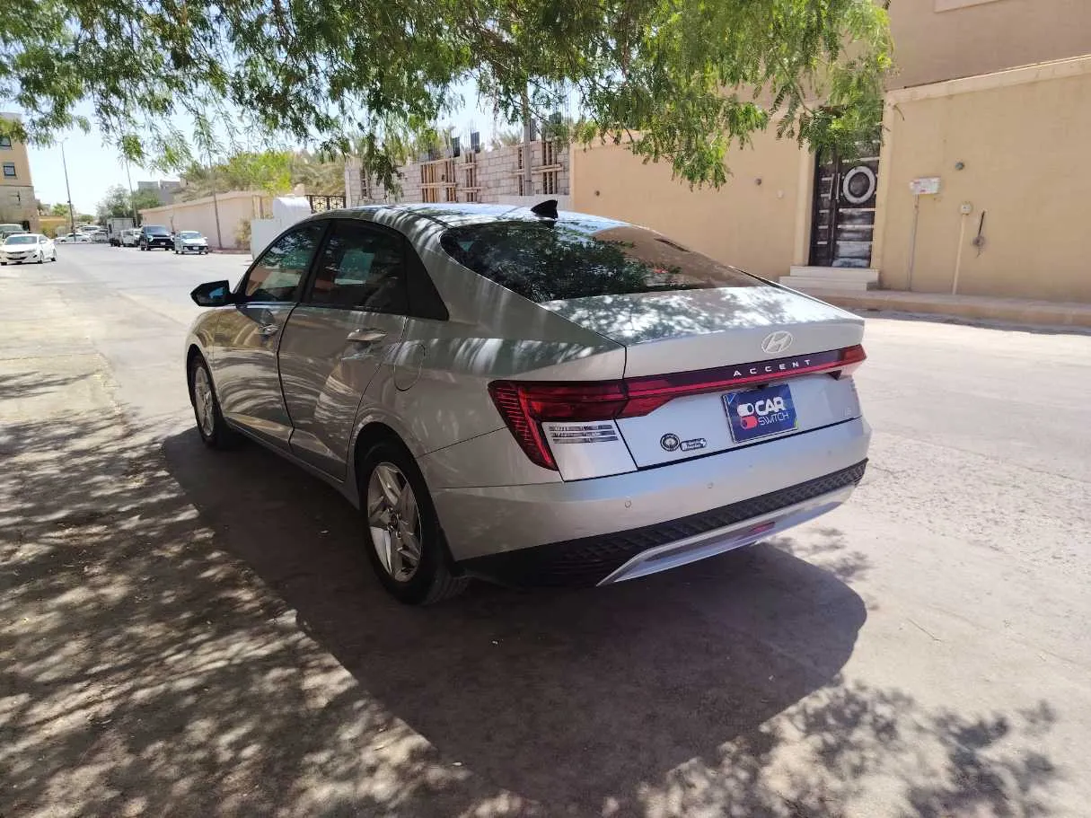 Car image 7