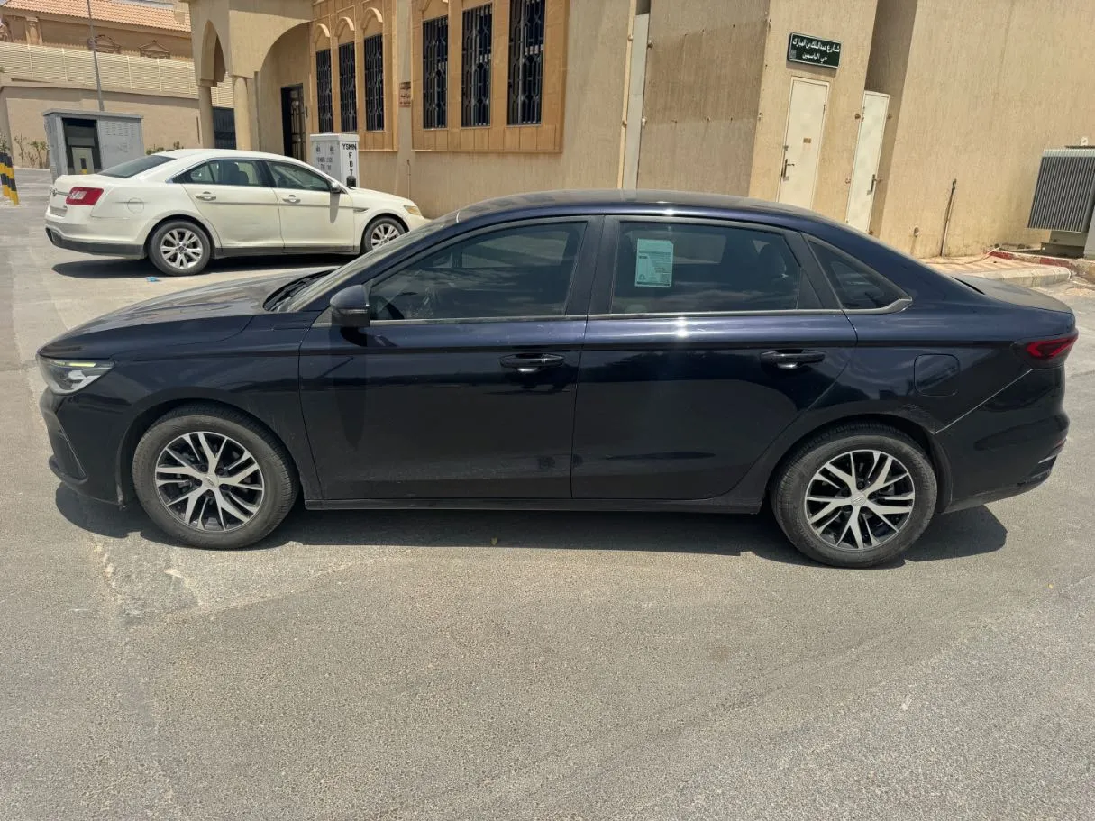 Car image 8