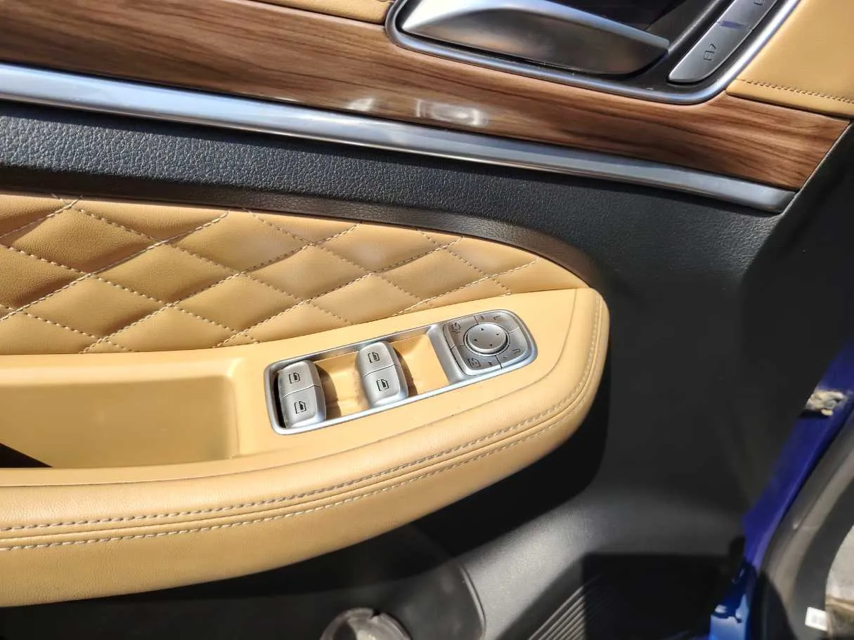 Car image 23