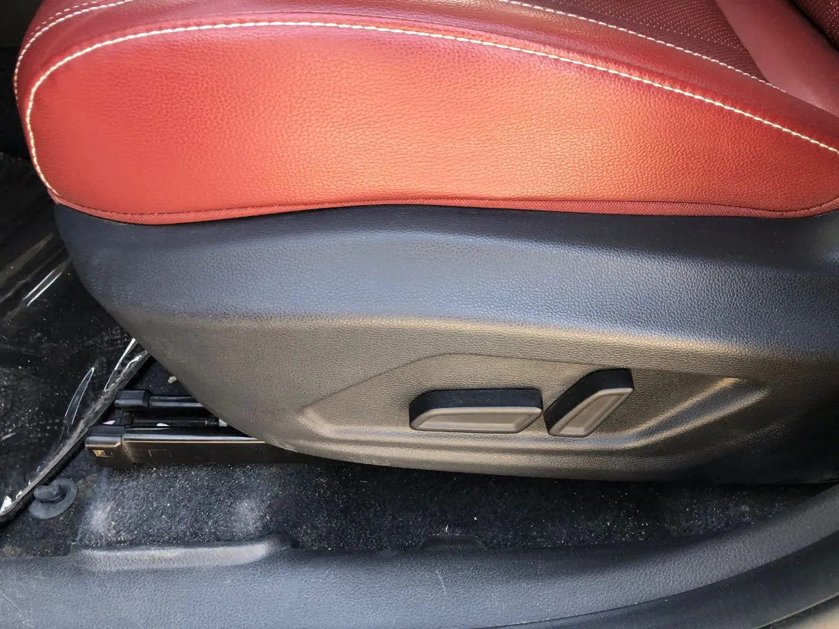 Car image 23
