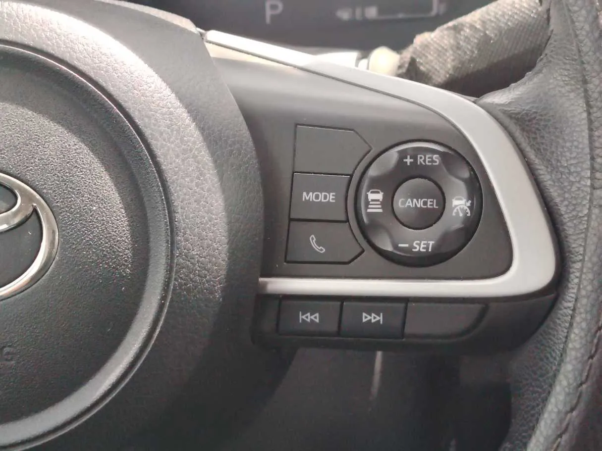 Car image 26